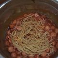 El cooksnap de Micaela Dicicco cuando hizo Fideos con salchichas de viena cocidos en salsa de tomate .