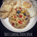 Cooksnap dari Mutabikh Uwmi (مطبخ اومي) untuk resep Sepiring NASI GORENG DAUN JERUK #pr_bukannasibiasa