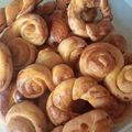 Cooksnap από Κωνσταντίνα Βερυκόκου στη συνταγή Πασχαλινά κουλουράκια πεντανόστιμα!