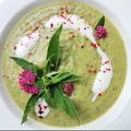 Cooksnap MadameFrancis z czasów, kiedy przygotował Miętowa zupa z cukinii i młodych ziemniaków.