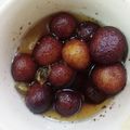  Zeenat Khan का कुकस्नैप जब उन्होंने गुलाब जामुन (Gulab jamun recipe in Hindi) बनाया था।