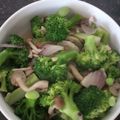 Cooksnap dari Lilik Mufidah Suci untuk resep Tumis Brokoli Jamur Shimeji Bawang Putih (Garlic Broccoli-Shimeji Stir Fry)
