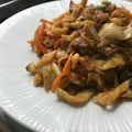 歪嘴Q生活食刻 的 肉絲炒麵～10分鐘快速上桌👌 cooksnap