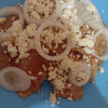 El cooksnap de Faby Barajitas🇲🇽🌻🌻 cuando hizo Chilaquiles rojos con cebolla y queso.