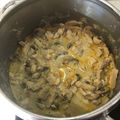 István Szőllősi Cooksnap-ja, amikor elkészítette a(z) Gombás-mustáros csirkepörkölt burgonyával receptet.
