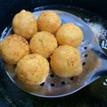 Cooksnap de Alessandra quando cozinhou Pão de “queijo” frito 🧀🚫VEGAN🌱💚.