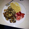 Johnnyy25's cooksnap of when they made Sauteed/Fried Garlic Flavored Potatoes and Onions.
