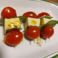 El cooksnap de LuzMa SG cuando hizo Pinchos o brochetas caprese 🍢 albahaca, tomate, queso y oliva.