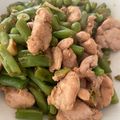 健康原食主義餐桌🥕 的 四季豆炒去皮雞胸肉（10分鐘料理） cooksnap