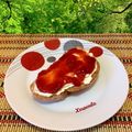 Cooksnap από 𝒳𝓇𝓊𝓈𝑜𝓊𝓁𝒶 𝒦𝑜𝓃𝓉𝑜𝓅𝑜𝓊𝓁𝑜𝓊 στη συνταγή Πρωινό με τυρί κρέμα και μαρμελάδα φράουλας