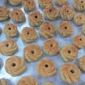 صورة من ام لمى العبادي، شاركها بعد تجربة وصفة معمول بالعجوة 😋😋☕☕