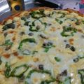 صورة من Om yamen، شاركها بعد تجربة وصفة بيتزا 🍕 التونة اللذيذة ☺😋