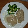 krystle 's cooksnap of when they made Sheree's Pork chops with 'mushroom gravy'.