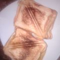 Hafsat Argungu's cooksnap of when they made Egg and chicken sandwich.