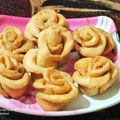 Priya Dwivedi का कुकस्नैप जब उन्होंने गुलाब मठरी (Gulab mathri recipe in hindi) बनाया था।