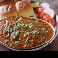 Oshin Saha का कुकस्नैप जब उन्होंने पाव भाजी (Pav bhaji recipe in Hindi) बनाया था।