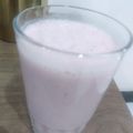 Naureen Khan Lodhi's cooksnap of when they made Strawberry milk shake.