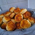 Szimonetta Kàlmàn Cooksnap-ja, amikor elkészítette a(z) Elképesztően puha, omlós joghurtos-sajtos pogácsa 🧀 receptet.