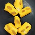 Chandra kamdar का कुकस्नैप जब उन्होंने मैंगो छैना और गुलकंद रोल (Mango chena aur gulkand roll recipe in Hindi) बनाया था।