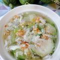 Cooksnap Nor Zeha Baba semasa beliau membuat Sup petola versi sihat.