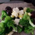 El cooksnap de Martha Nuñez cuando hizo Ensalada con uvas, manzanas, brócoli y queso amarillo.