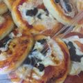 صورة من ام طلال، شاركها بعد تجربة وصفة ميني بيتزا بعجينه روعه🍕 🍕🍕🍕🍟🍟🍕🍕🍕🍕