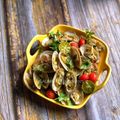 Cooksnap Salina Jalaludin semasa beliau membuat Kerang Lemon Asam Limau.