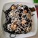 El cooksnap de Xuankr cuando hizo Espaguetis negros con gulas y gambas al ajillo.