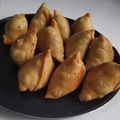 Seema Raghav का कुकस्नैप जब उन्होंने स्पाइसी आलू मूंगफली के समोसे (spicy aloo moongfali ke samose recipe in Hindi) बनाया था।
