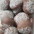 کوک اسنپ مهراوه بعد از امتحان کردن کلوچه کنجدی.