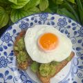 รูป Cooksnap ของ Nichapa Charoenrat เมื่อเขาทำ ขนมปังปิ้งอะโวคาโดไข่ต้ม