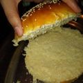 صورة من ام سيرين، شاركها بعد تجربة وصفة خبز البرجر المنزلي 🍔