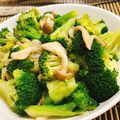 姚佩妘 的 綠花椰菜炒鴻喜菇 cooksnap