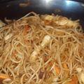  Chef Richa pathak. का कुकस्नैप जब उन्होंने स्पाइसी वेज नूडल्स(spicy veg noodle recipe in hindi) बनाया था।