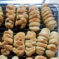 Cooksnap dari Devi Kurniawati untuk resep Roti Unyil dengan Metode Autolisis