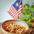 Cooksnap Iman Hasanah Musa semasa beliau membuat Kacang kuda rebus.