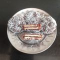 Bhavnaben Adhiya 's cooksnap of when they made Khajoor Biscuits Sandwich.