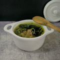 Cooksnap Yoes semasa beliau membuat Dubu Miyeok Guk - Tofu Seaweed Soup.
