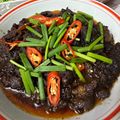 Cooksnap Harlina Zakaria semasa beliau membuat Daging masak hitam.