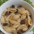 Cooksnap από Elli Loule στη συνταγή Spaghetti με σκορδάτα ασπρομανίταρα
