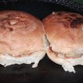 Saanvi bhati का कुकस्नैप जब उन्होंने बर्गर पिज़्ज़ा(BURGER PIZZA RECIPE IN HINDI) बनाया था।