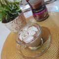 صورة من ❤️🦋Oum Abdellah Et Mohamed 🦋 ❤، شاركها بعد تجربة وصفة هوت شوكليت 🔥🍫 الطبقات 😋سهلة وسريعة ب3مكونات👌