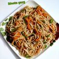 Meetu Garg का कुकस्नैप जब उन्होंने वेज हक्का नूडल्स (Veg Hakka Noodles Recipe in Hindi) बनाया था।