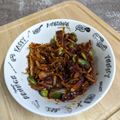 Cooksnap Mizzanem semasa beliau membuat Sambal tumis ikan bilis petai.