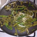 El cooksnap de Isra Mondragon cuando hizo Nopales fritos con cebolla y chile serrano.