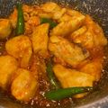 Cooksnap MocQue semasa beliau membuat Ayam masak kunyit.