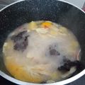 Cooksnap Rose Nani Nizah Nayan semasa beliau membuat Tumis Air Labu Air, Fucuk dan Sohoon.
