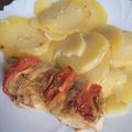 Cooksnap-ul lui Diana Onchiş atunci când a preparat Piept de pui evantai cu roșii și cașcaval cu cartofi la cuptor.