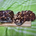 il rosso rubinian quando ha preparato Salame al cioccolato