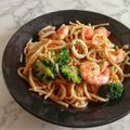 Cooksnap Lily Suryani Mohd Ali semasa beliau membuat Spaghetti Goreng Udang.